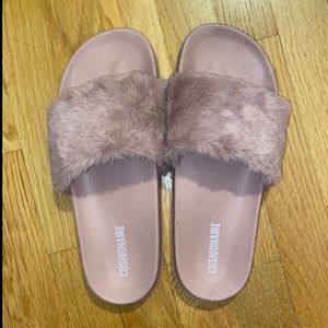 Cushionaire pink fuzzy slides